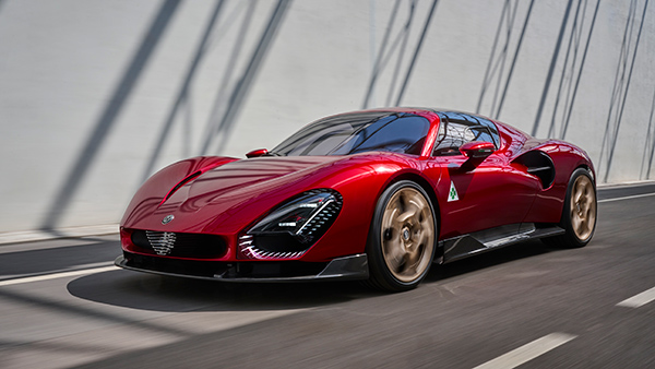 Alfa Romeo 33 Stradale running shot