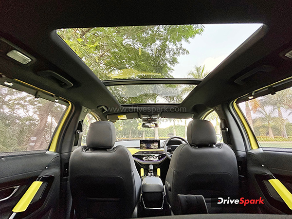 2023 Tata Harrier Review sunroof