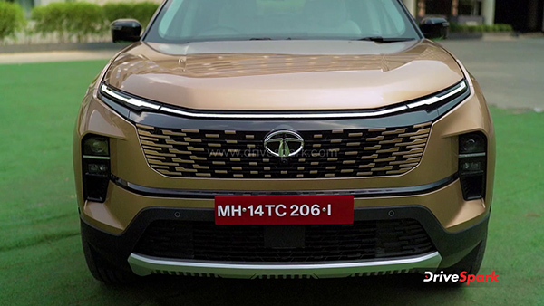 2023 Tata Safari Review grille