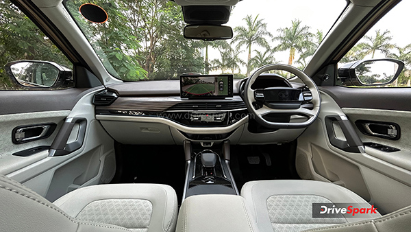 Tata Safari Facelift SUV Dash