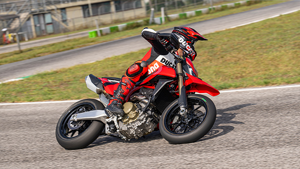 Ducati Hypermotard 698 Corner