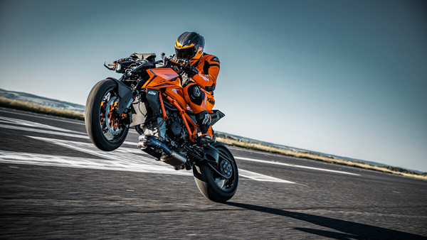 KTM 1390 Super Duke R wheelie