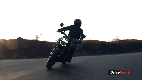 2024-husqvarna-svartpilen-401-review-tracking-shot