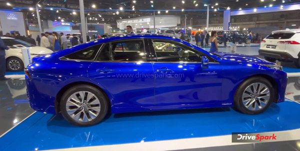 Toyota Mirai Side