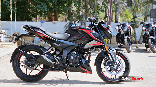 2024 Bajaj Pulsar N250 Side View 2024 Bajaj Pulsar N250 Side View