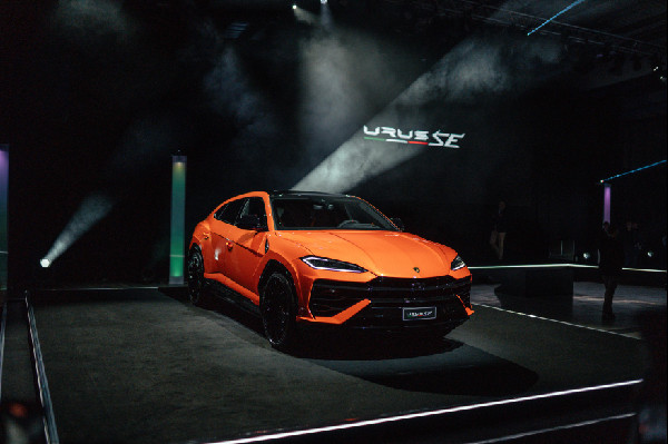 Urus SE Debuts at Lamborghini Day UK