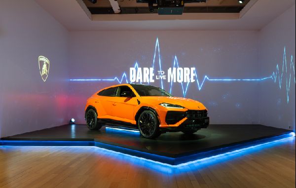 Urus SE Hybrid SUV Debuts in NY