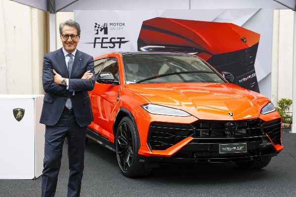 Hybrid Urus SE Debuts in Europe