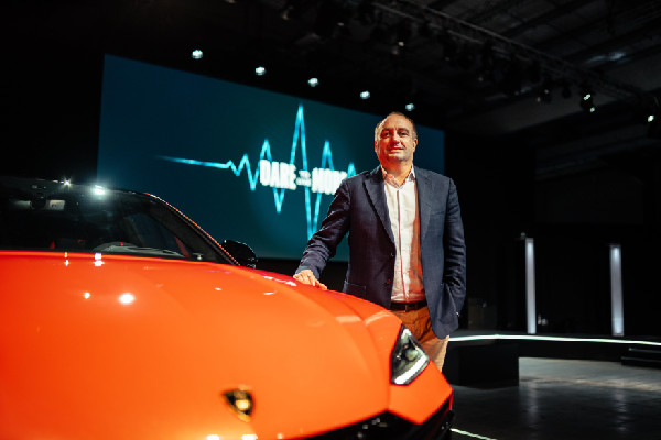 Urus SE Debuts at Lamborghini Day UK