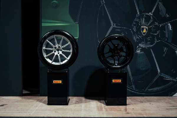 Urus SE Debuts at Lamborghini Day UK