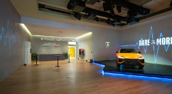 Urus SE Hybrid SUV Debuts in NY