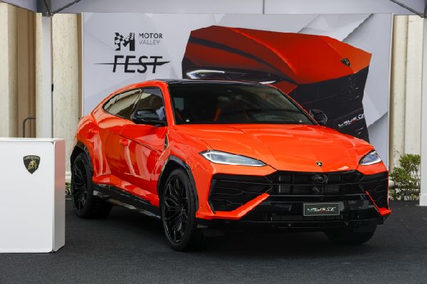 Hybrid Urus SE Debuts in Europe