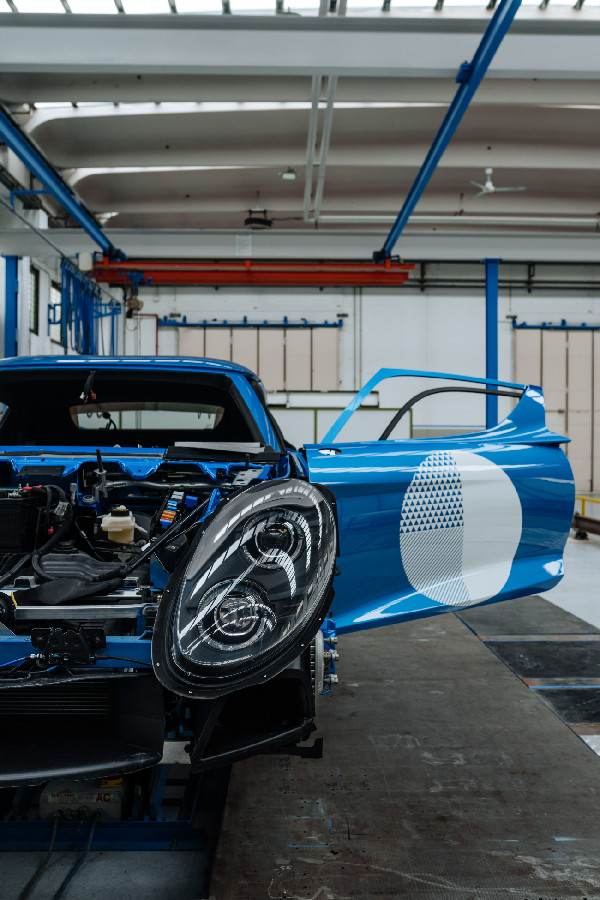 AGTZ Twin Tail: Lake Como Debut