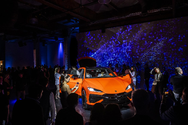 Electrified Urus SE Debuts in Canada