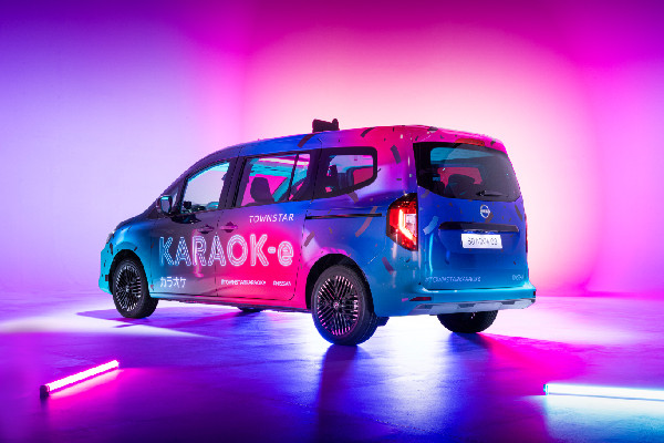 Sing Out Loud with Nissan Townstar Karaok-e