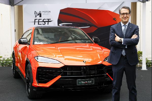 Hybrid Urus SE Debuts in Europe