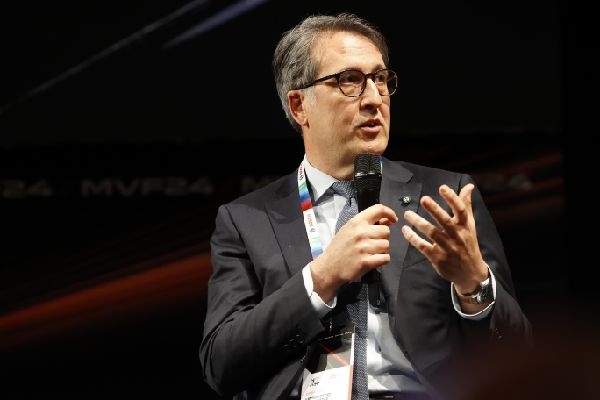 Hybrid Urus SE Debuts in Europe