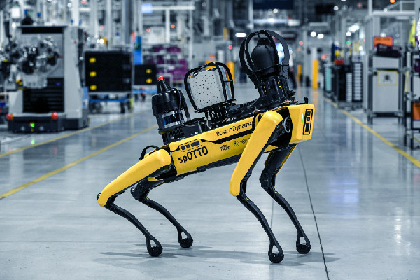 SpOTTO: BMW's Robotic Dog Innovates