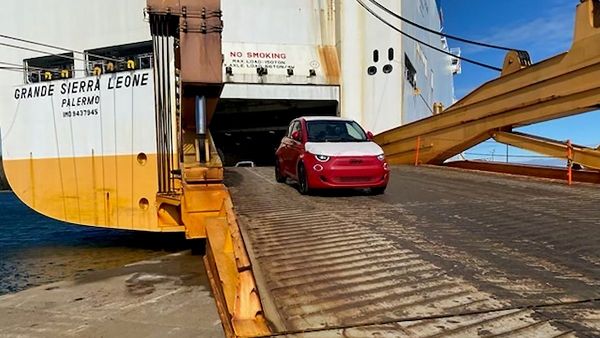 Fiat 500e Electric Cars Hit Canada