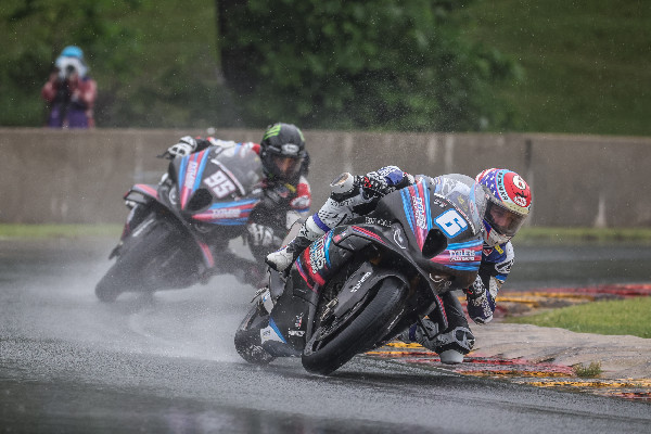 BMW Teams Battle at MotoAmerica
