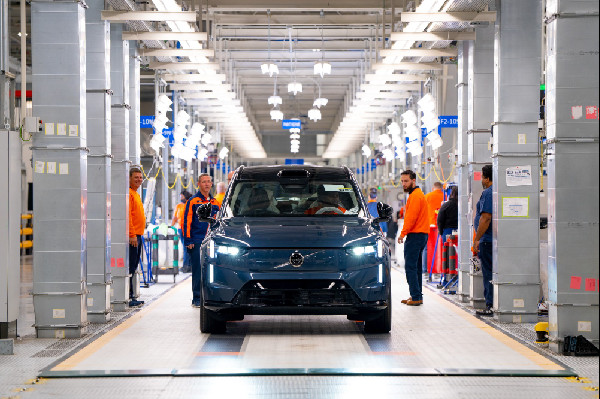 Volvo Begins Production of Fully Electric EX90 SUV