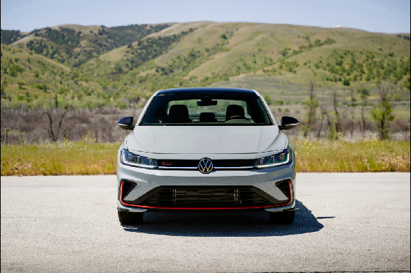 2025 Jetta & GLI: Style & Value