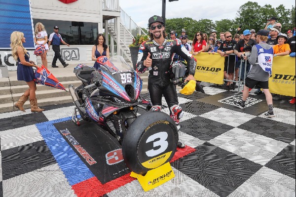 BMW Teams Battle at MotoAmerica