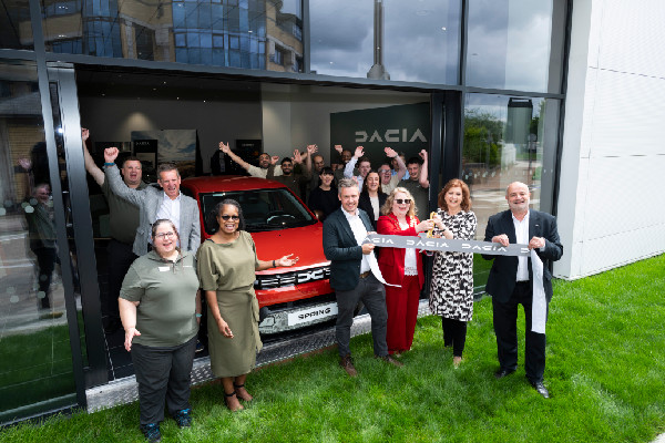 Dacia Opens New Retailer in London with UK Public Debut of All-New Spring
