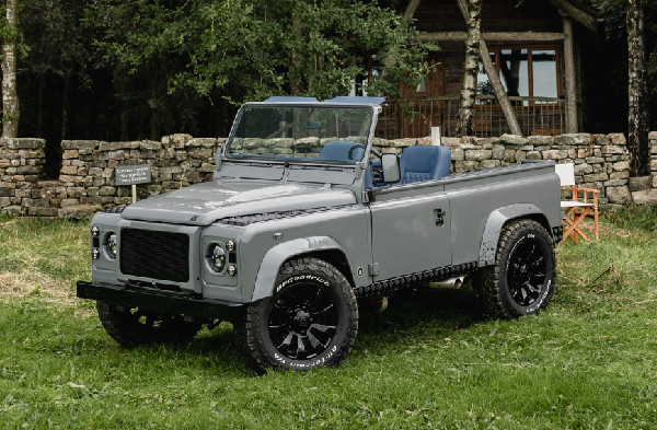 F1 Driver Stands Out with Topless Retro-styled Defender
