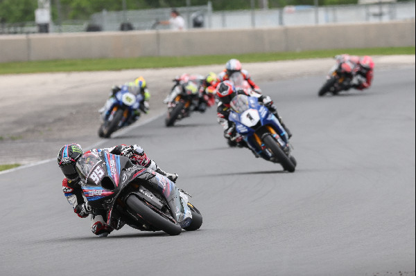 BMW Teams Battle at MotoAmerica