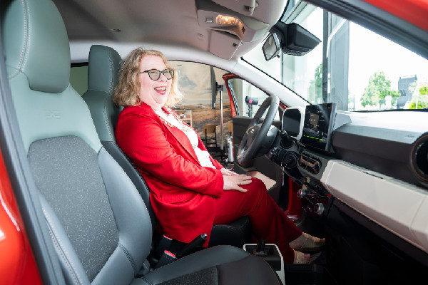 Dacia Opens New Retailer in London with UK Public Debut of All-New Spring