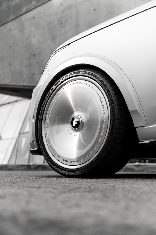 Kim K's Custom Range Rover Revealed