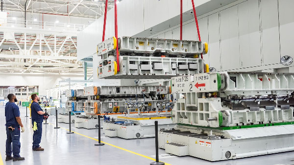 BMW Opens Press Shop, Launches New X3