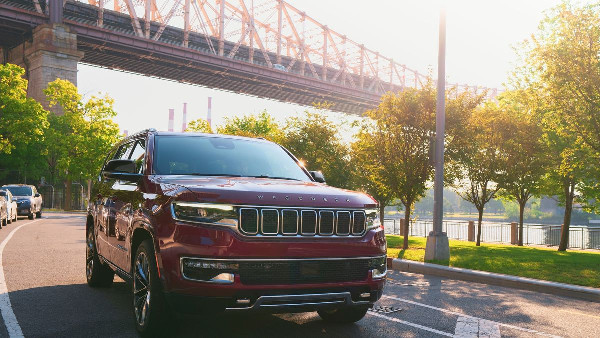 Jeep Wagoneer Wins IIHS Safety Pick