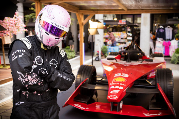 Nissan Electrifies Covent Garden