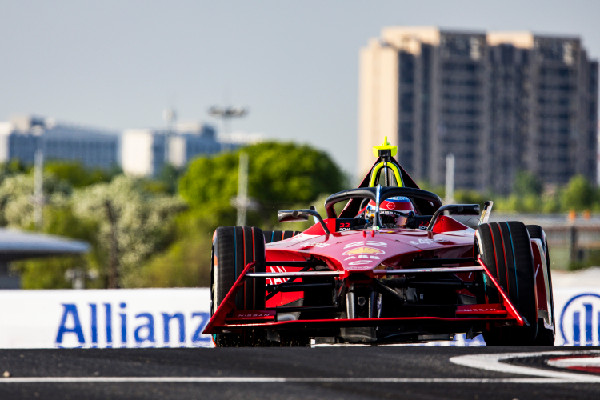 Nissan Eyes Victory in London Finale