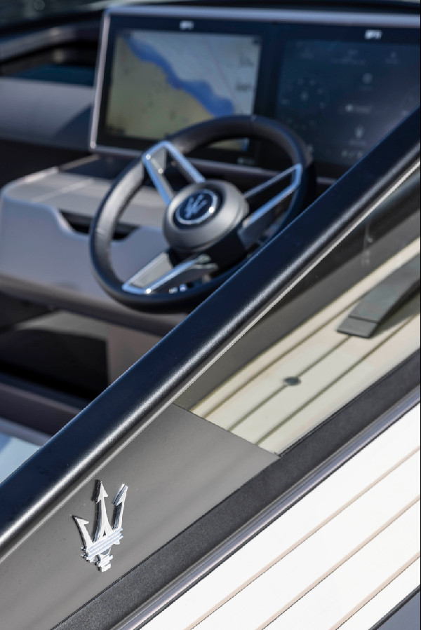 TRIDENTE: Electric Luxury on Water