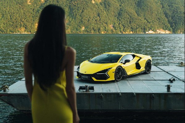 Lugano Marks Year with Urus SE Launch