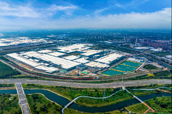 BMW Expands Battery Production