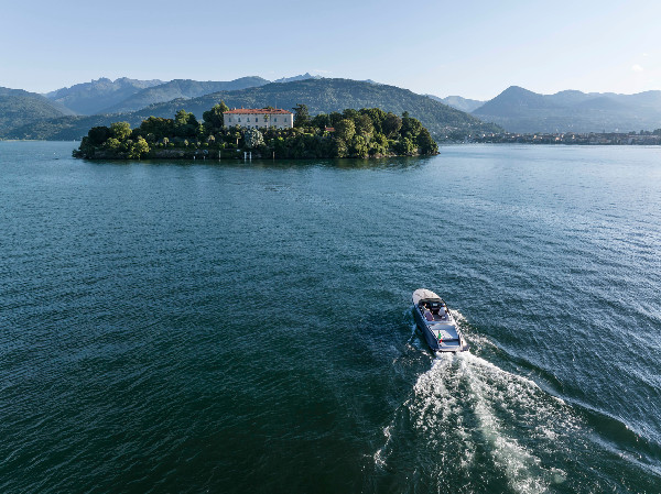 TRIDENTE: Electric Luxury on Water