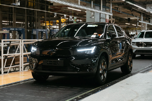 New Volvo Black Editions & Estate Comebacks