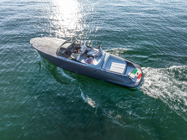 TRIDENTE: Electric Luxury on Water