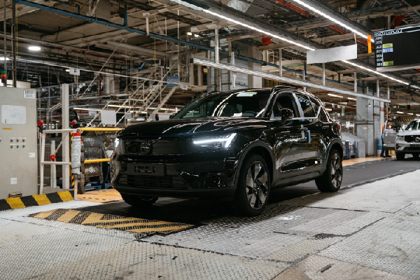 New Volvo Black Editions & Estate Comebacks