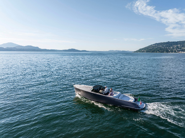 TRIDENTE: Electric Luxury on Water