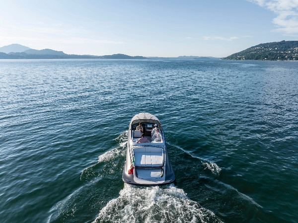 TRIDENTE: Electric Luxury on Water