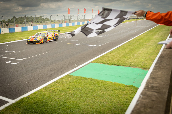 Ferrari Challenge UK: Donington Thrills Ferrari Challenge UK: Donington Thrills