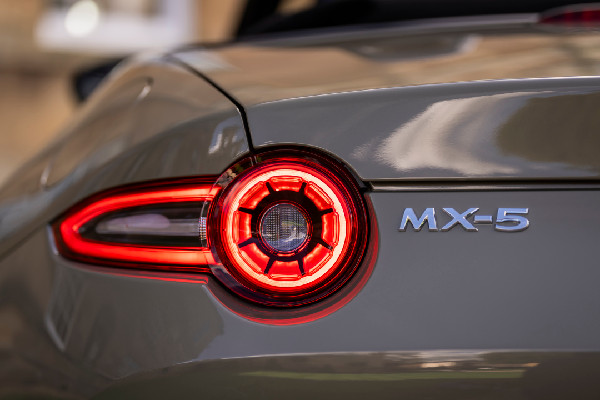 Mazda MX-5 Wins Top Convertible Award