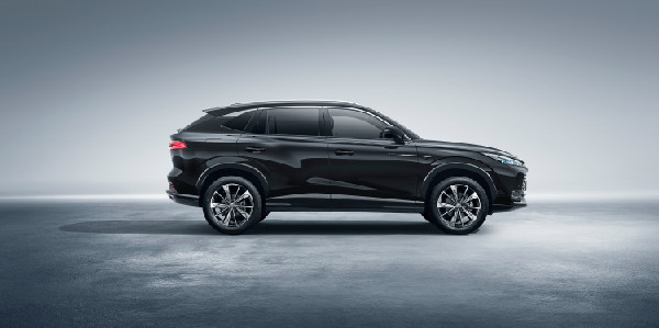 New MG HS SUV Debuts at Goodwood