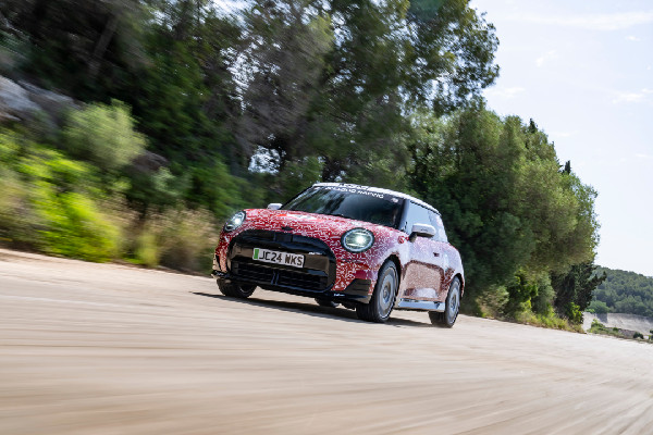 Electric MINI JCW Debuts at Goodwood