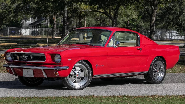 Mecum's Summer Car Auction Extravaganza